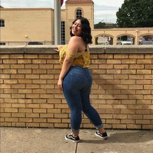 Meet your Posher, Esmeralda